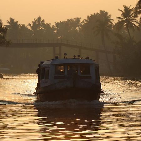 Marari Houseboat Hotel มาราริคุลาม ภายนอก รูปภาพ