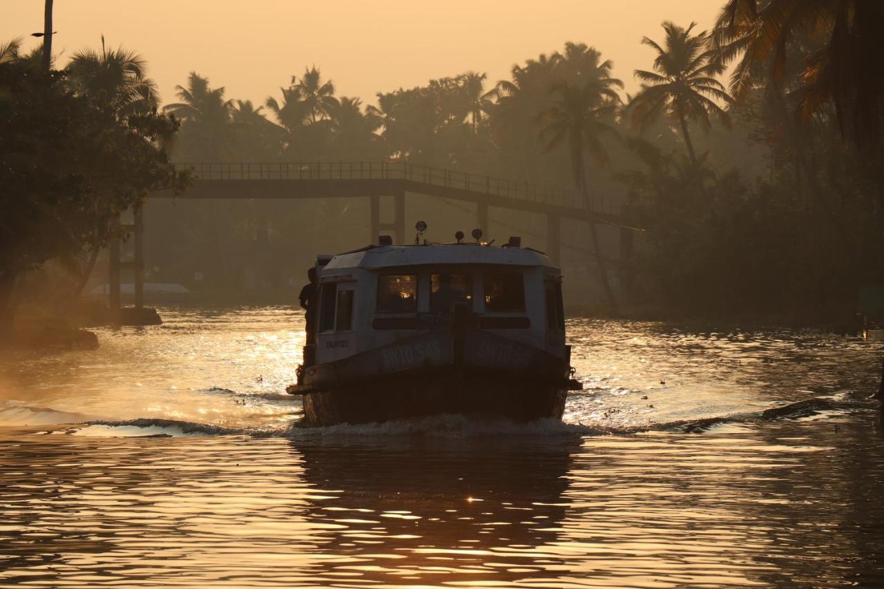 Marari Houseboat Hotel มาราริคุลาม ภายนอก รูปภาพ