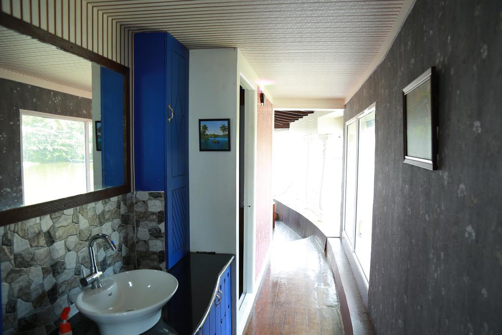 Marari Houseboat Hotel มาราริคุลาม ภายนอก รูปภาพ