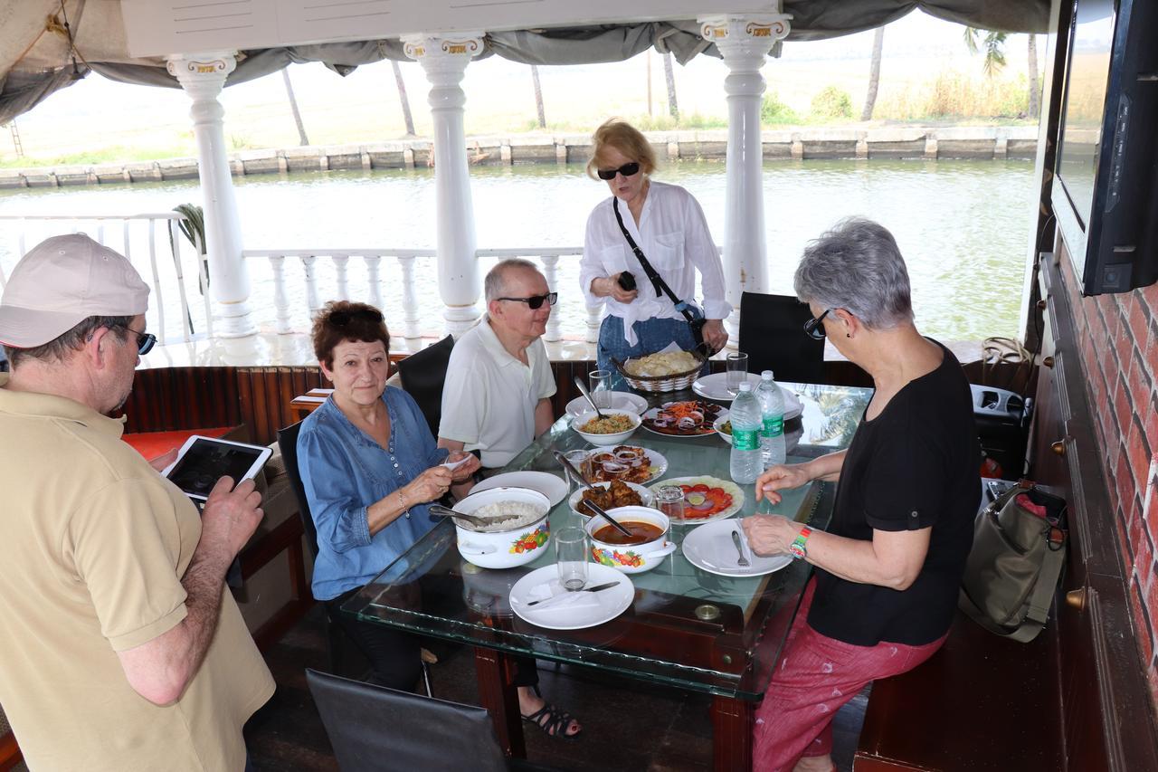 Marari Houseboat Hotel มาราริคุลาม ภายนอก รูปภาพ